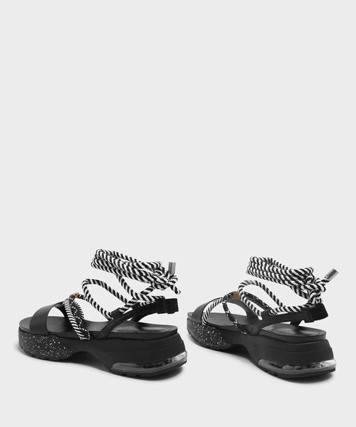 CHARLES & KEITH（チャールズ & キース）の「レースアップロープディテールサンダル / LACED UP ROPE DETAIL SANDALS（サンダル・レディース・ホワイト/ブラック・24.5cm/23.5cm/23cm/25cm）」の5枚目の写真