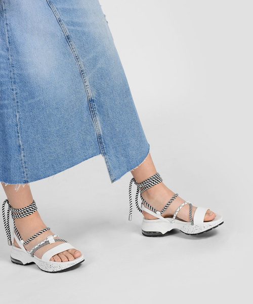 CHARLES & KEITH（チャールズ & キース）の「レースアップロープディテールサンダル / LACED UP ROPE DETAIL SANDALS（サンダル・レディース・ホワイト/ブラック・24.5cm/23.5cm/23cm/25cm）」の14枚目の写真