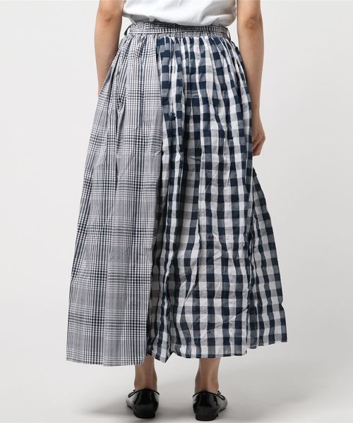 MERLOT（メルロー）の「ギンガムチェック柄切替スカート1600（スカート・レディース・ブラック/ネイビー・FREE）」の4枚目の写真