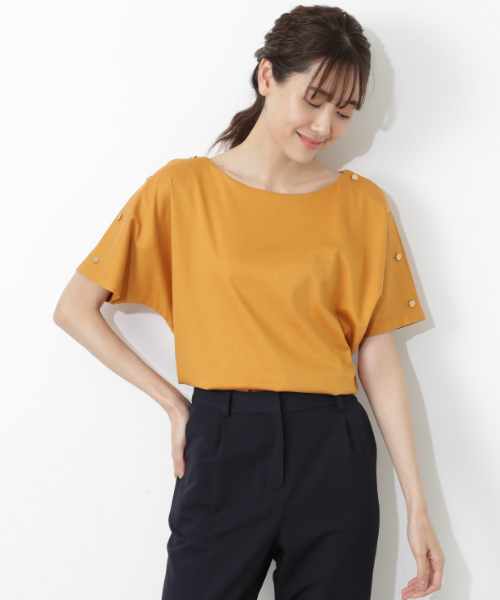 NATURAL BEAUTY BASIC（ナチュラルビューティーベーシック）の「ボタンショルダーカットソー（Tシャツ/カットソー・レディース・ブラック/オフホワイト/マスタード・MEDIUM）」の4枚目の写真