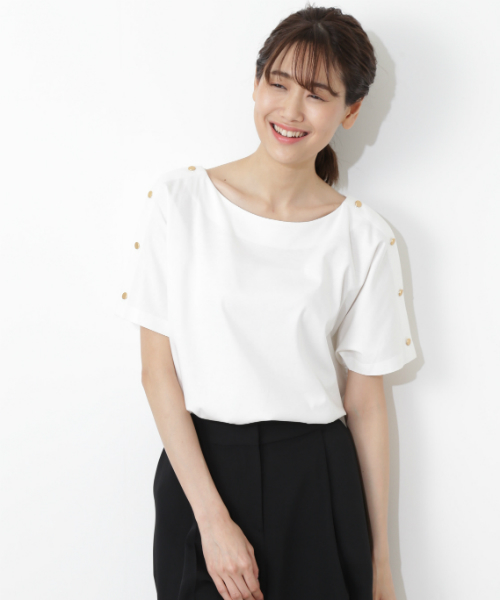 NATURAL BEAUTY BASIC（ナチュラルビューティーベーシック）の「ボタンショルダーカットソー（Tシャツ/カットソー・レディース・ブラック/オフホワイト/マスタード・MEDIUM）」の6枚目の写真