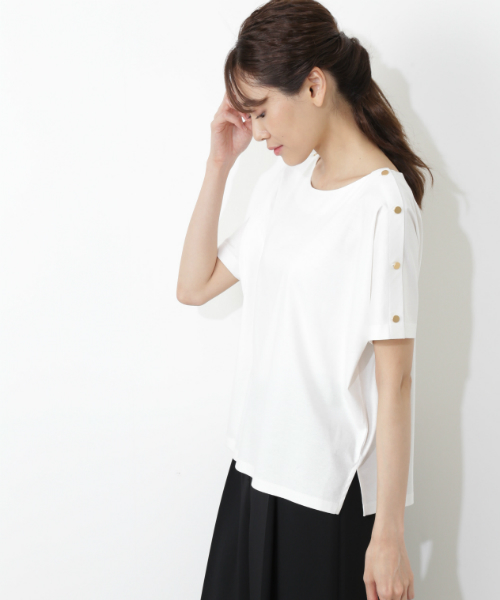 NATURAL BEAUTY BASIC（ナチュラルビューティーベーシック）の「ボタンショルダーカットソー（Tシャツ/カットソー・レディース・ブラック/オフホワイト/マスタード・MEDIUM）」の7枚目の写真