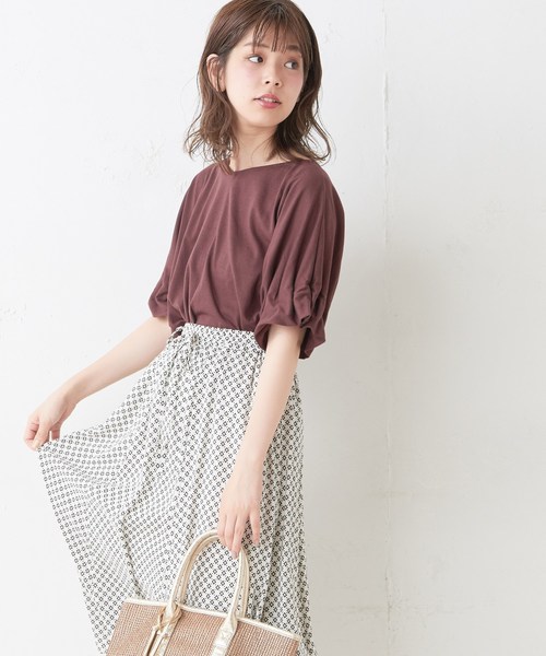 natural couture(ナチュラルクチュール)の「タック袖ドルマンTシャツ(Tシャツ/カットソー・レディース・オフホワイト/グリーン/ブラック/ブラウン・FREE)」の3枚目の写真