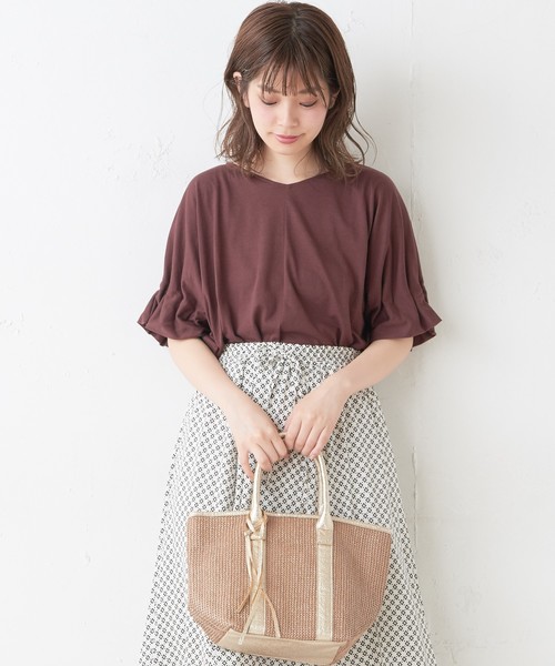 natural couture(ナチュラルクチュール)の「タック袖ドルマンTシャツ(Tシャツ/カットソー・レディース・オフホワイト/グリーン/ブラック/ブラウン・FREE)」の19枚目の写真