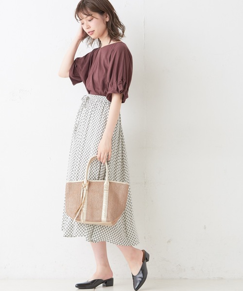 natural couture(ナチュラルクチュール)の「タック袖ドルマンTシャツ(Tシャツ/カットソー・レディース・オフホワイト/グリーン/ブラック/ブラウン・FREE)」の17枚目の写真