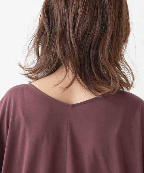 natural couture(ナチュラルクチュール)の「タック袖ドルマンTシャツ(Tシャツ/カットソー・レディース・オフホワイト/グリーン/ブラック/ブラウン・FREE)」の10枚目の写真