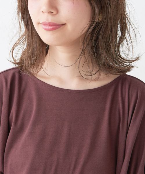 natural couture(ナチュラルクチュール)の「タック袖ドルマンTシャツ(Tシャツ/カットソー・レディース・オフホワイト/グリーン/ブラック/ブラウン・FREE)」の9枚目の写真