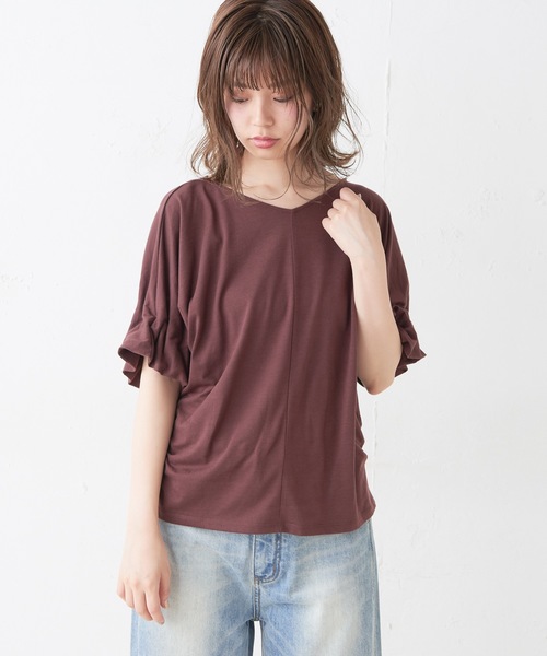 natural couture(ナチュラルクチュール)の「タック袖ドルマンTシャツ(Tシャツ/カットソー・レディース・オフホワイト/グリーン/ブラック/ブラウン・FREE)」の6枚目の写真