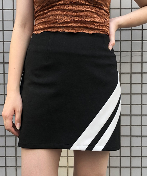 ENVYM（アンビー）の「バイカラーＳＫ（スカート・レディース・ブラック・FREE）」の1枚目の写真