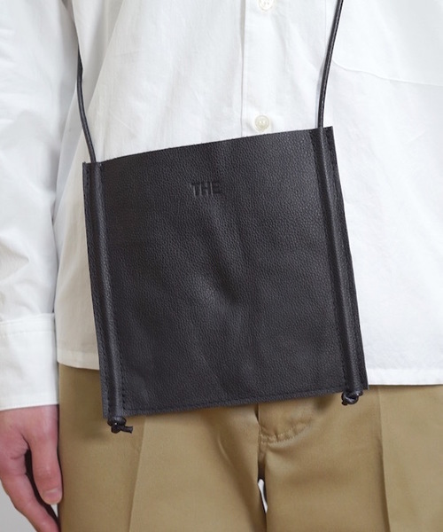 bukht（ブフト）の「bukht LEATHER BAG -S-（ショルダーバッグ・メンズ・ブラック/グレイッシュベージュ/ブルー・FREE）」の4枚目の写真