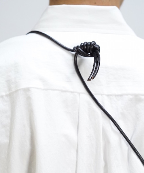 bukht（ブフト）の「bukht LEATHER BAG -S-（ショルダーバッグ・メンズ・ブラック/グレイッシュベージュ/ブルー・FREE）」の7枚目の写真