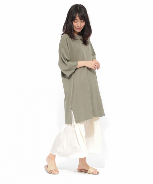 LAKOLE（ラコレ）の「【UVカット】ワイドヘムビッグTチュニック / LAKOLE（チュニック・レディース・ブラック/オフホワイト/カーキ/ライトブラウン・SMALL/MEDIUM）」の6枚目の写真