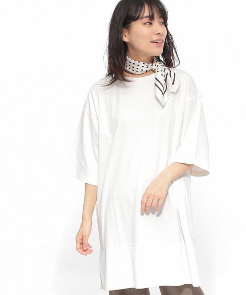 LAKOLE（ラコレ）の「【UVカット】ワイドヘムビッグTチュニック / LAKOLE（チュニック・レディース・ブラック/オフホワイト/カーキ/ライトブラウン・SMALL/MEDIUM）」の7枚目の写真
