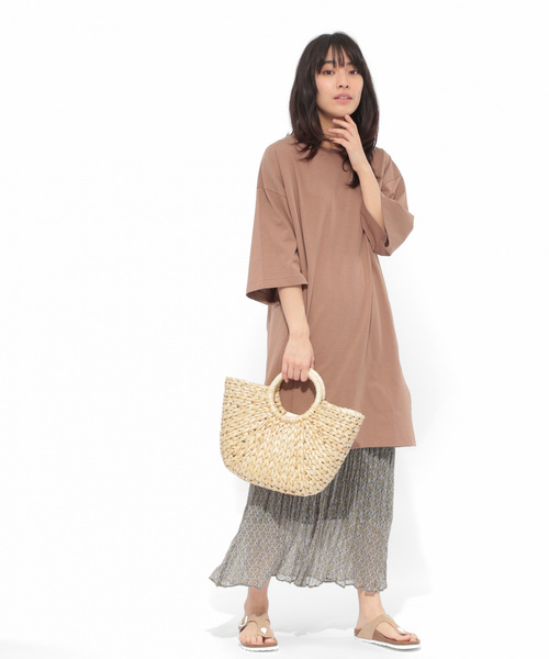 LAKOLE（ラコレ）の「【UVカット】ワイドヘムビッグTチュニック / LAKOLE（チュニック・レディース・ブラック/オフホワイト/カーキ/ライトブラウン・SMALL/MEDIUM）」の8枚目の写真
