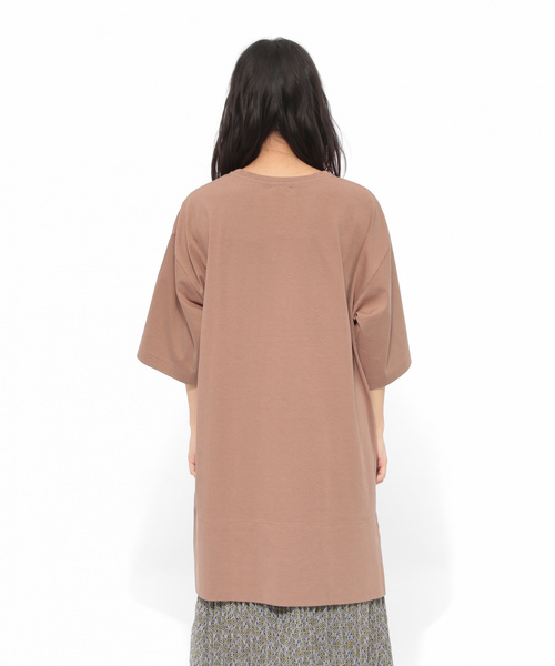 LAKOLE（ラコレ）の「【UVカット】ワイドヘムビッグTチュニック / LAKOLE（チュニック・レディース・ブラック/オフホワイト/カーキ/ライトブラウン・SMALL/MEDIUM）」の11枚目の写真