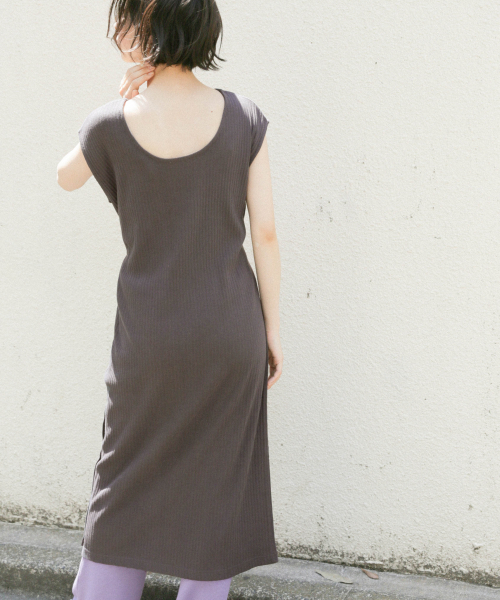 LOWRYS FARM（ローリーズファーム）の「ベルトツキリブワンピース　844142（ワンピース・レディース・チャコールグレー/ベージュ/ブルー・FREE）」の16枚目の写真