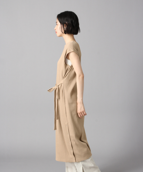 LOWRYS FARM（ローリーズファーム）の「ベルトツキリブワンピース　844142（ワンピース・レディース・チャコールグレー/ベージュ/ブルー・FREE）」の6枚目の写真