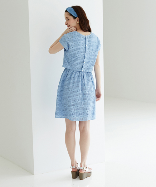 Another Edition（アナザーエディション）の「AE ｱｲﾚｯﾄﾚｰｽ OP ◆（ワンピース・レディース・ホワイト/ネイビー/ライトブルー・ﾌﾘ-）」の5枚目の写真