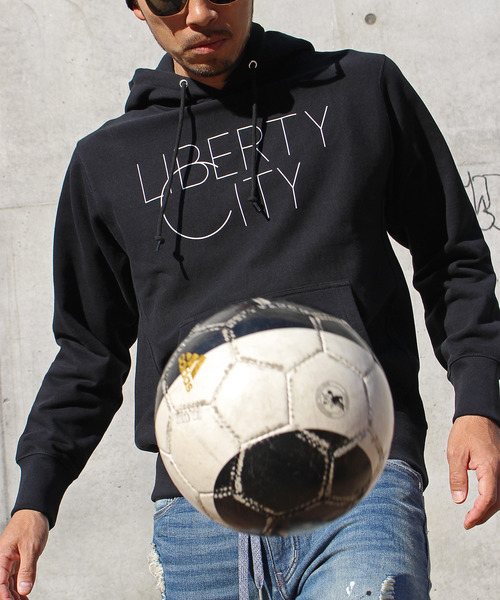 LIBERTY CITY（リバティシティ）の「【LIBERTY CITY/リバティーシティ】 [BIG C] スウェットパーカー（パーカー・メンズ・ホワイト/ブラック/グレー・2/4/3）」の3枚目の写真