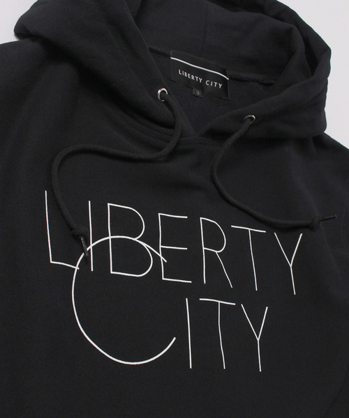 LIBERTY CITY（リバティシティ）の「【LIBERTY CITY/リバティーシティ】 [BIG C] スウェットパーカー（パーカー・メンズ・ホワイト/ブラック/グレー・2/4/3）」の5枚目の写真
