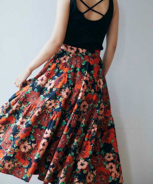 FLUID（フルイド）の「FLUID (フルイド) ORIGINAL FLOWER SATIN 20SS新作（スカート・レディース・ブラック/ネイビー・1/2/3）」の2枚目の写真