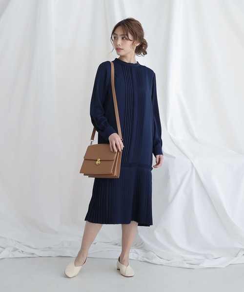 FLEUR DE KALINA(フレールドゥカリーナ)の「【FLEUR DE KALINA/フレール ドゥ カリーナ】LHELBIE タック裾プリーツワンピース(ワンピース・レディース・ブルー/ネイビー/ベージュ・FREE)」の3枚目の写真