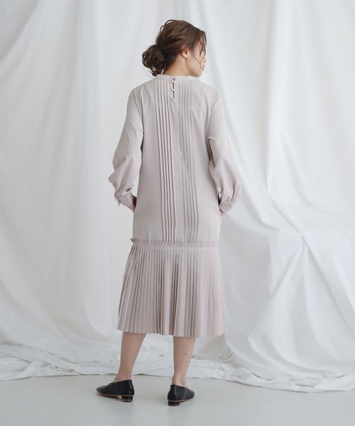 FLEUR DE KALINA(フレールドゥカリーナ)の「【FLEUR DE KALINA/フレール ドゥ カリーナ】LHELBIE タック裾プリーツワンピース(ワンピース・レディース・ブルー/ネイビー/ベージュ・FREE)」の19枚目の写真