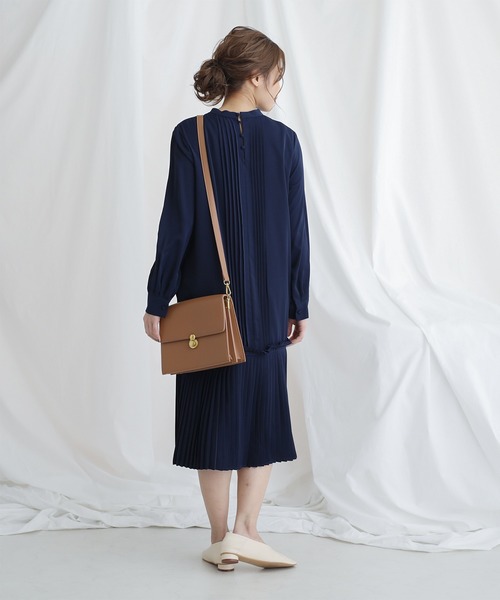 FLEUR DE KALINA(フレールドゥカリーナ)の「【FLEUR DE KALINA/フレール ドゥ カリーナ】LHELBIE タック裾プリーツワンピース(ワンピース・レディース・ブルー/ネイビー/ベージュ・FREE)」の14枚目の写真