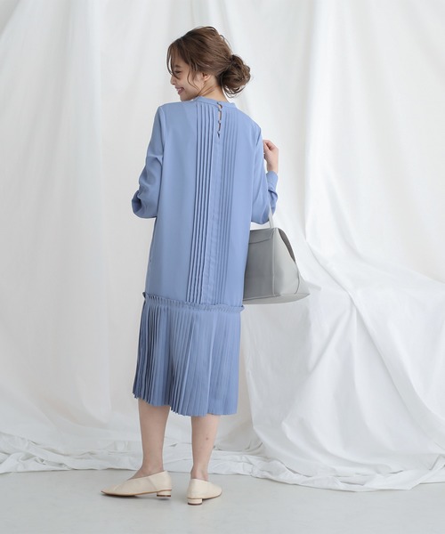 FLEUR DE KALINA(フレールドゥカリーナ)の「【FLEUR DE KALINA/フレール ドゥ カリーナ】LHELBIE タック裾プリーツワンピース(ワンピース・レディース・ブルー/ネイビー/ベージュ・FREE)」の6枚目の写真