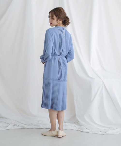 FLEUR DE KALINA(フレールドゥカリーナ)の「【FLEUR DE KALINA/フレール ドゥ カリーナ】LHELBIE タック裾プリーツワンピース(ワンピース・レディース・ブルー/ネイビー/ベージュ・FREE)」の9枚目の写真