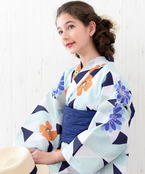 KYOETSU（キョウエツ）の「浴衣 女の子 子供 3点セット( 浴衣 + 帯 + 下駄 ) レトロC（浴衣・キッズ・グリーン系その他/ブルー系その他/オレンジ系その他/グレー系その他2/グレー系その他3/ブルー系その他5/イエロー系その他/レッド系その他/レッド系その他2/ブルー系その他6/グレー系その他/ピンク系その他/パープル系その他/ブルー系その他4/ブルー系その他3/ブルー系その他2/その他1/その他2/その他3/その他4・140/150/110/120/130）」の7枚目の写真