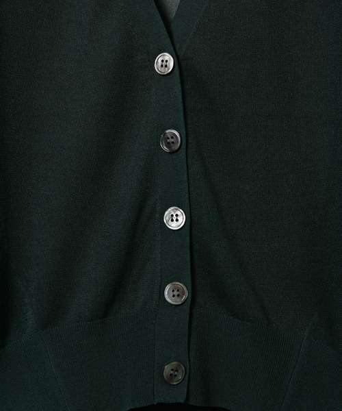 ADAM ET ROPE'（アダムエロペ）の「シルクポリエステルボタンカーディガン（カーディガン/ボレロ・レディース・ブラック/グリーン/キナリ・FREE）」の8枚目の写真