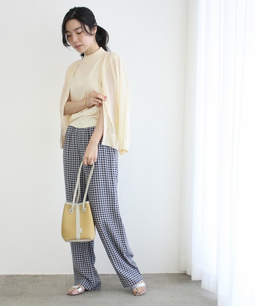 ADAM ET ROPE'（アダムエロペ）の「シルクポリエステルボタンカーディガン（カーディガン/ボレロ・レディース・ブラック/グリーン/キナリ・FREE）」の10枚目の写真