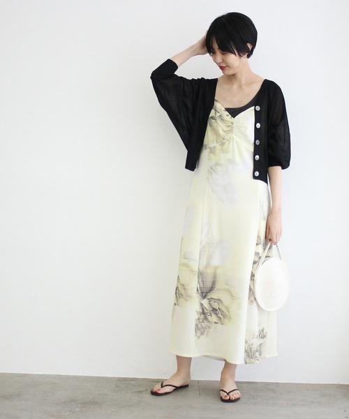 ADAM ET ROPE'（アダムエロペ）の「シルクポリエステルボタンカーディガン（カーディガン/ボレロ・レディース・ブラック/グリーン/キナリ・FREE）」の7枚目の写真