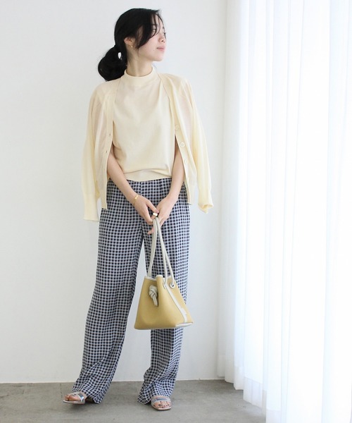 ADAM ET ROPE'（アダムエロペ）の「シルクポリエステルボタンカーディガン（カーディガン/ボレロ・レディース・ブラック/グリーン/キナリ・FREE）」の6枚目の写真