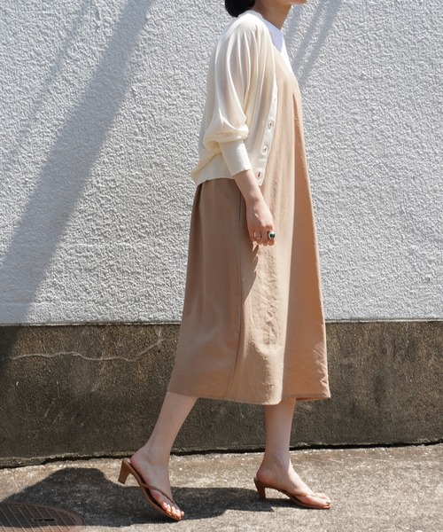 ADAM ET ROPE'（アダムエロペ）の「シルクポリエステルボタンカーディガン（カーディガン/ボレロ・レディース・ブラック/グリーン/キナリ・FREE）」の19枚目の写真