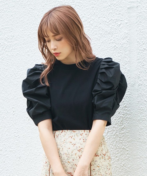 one after another NICE CLAUP（ワンアフターアナザーナイスクラップ）の「袖コンシャスボリュームプルオーバー（Tシャツ/カットソー・レディース・ベージュ/オフホワイト/ブラック・FREE）」の2枚目の写真