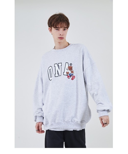 ONA(オーエヌエー)の「『ONA/オーエヌエー』BULLDOG CURVE LINE LOGO SWEATSHIRT/ブルドッグ カーブライン ロゴスウェットシャツ トレーナー(スウェット・メンズ・グレー/レッド/ブラック/ライトグレー・M/L)」の12枚目の写真