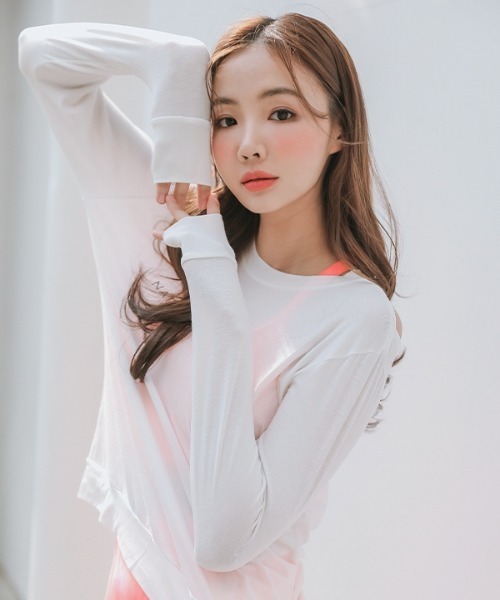 CIENNA(シエナ)の「【CIENNA 】長袖バックオープン カバーアップ / LONG SLEEVE BACKOPEN COVER-UP(スポーツグッズ・レディース・パープル/ロイヤルブルー/カーキオリーブ/ホワイト/ライム/チャコール/ブラック・MEDIUM/SMALL/LARGE)」の10枚目の写真