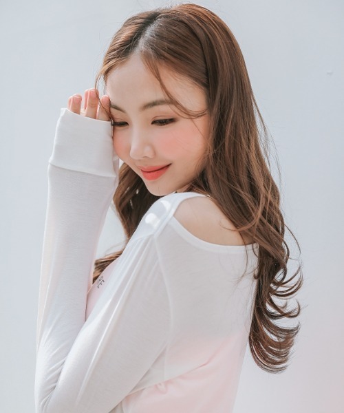 CIENNA(シエナ)の「【CIENNA 】長袖バックオープン カバーアップ / LONG SLEEVE BACKOPEN COVER-UP(スポーツグッズ・レディース・パープル/ロイヤルブルー/カーキオリーブ/ホワイト/ライム/チャコール/ブラック・MEDIUM/SMALL/LARGE)」の11枚目の写真