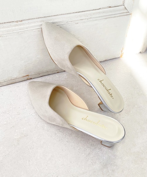 chocolates（チョコラテス）の「アーモンドトゥミュール【日本製】（パンプス・レディース・ブラック/ブルー/グレイッシュベージュ・24cm/22cm/23cm/22.5cm/24.5cm/25cm/23.5cm）」の3枚目の写真