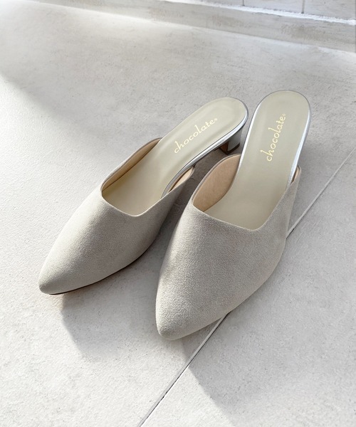 chocolates（チョコラテス）の「アーモンドトゥミュール【日本製】（パンプス・レディース・ブラック/ブルー/グレイッシュベージュ・24cm/22cm/23cm/22.5cm/24.5cm/25cm/23.5cm）」の4枚目の写真