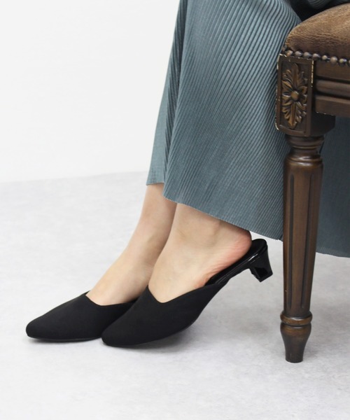 chocolates（チョコラテス）の「アーモンドトゥミュール【日本製】（パンプス・レディース・ブラック/ブルー/グレイッシュベージュ・24cm/22cm/23cm/22.5cm/24.5cm/25cm/23.5cm）」の11枚目の写真