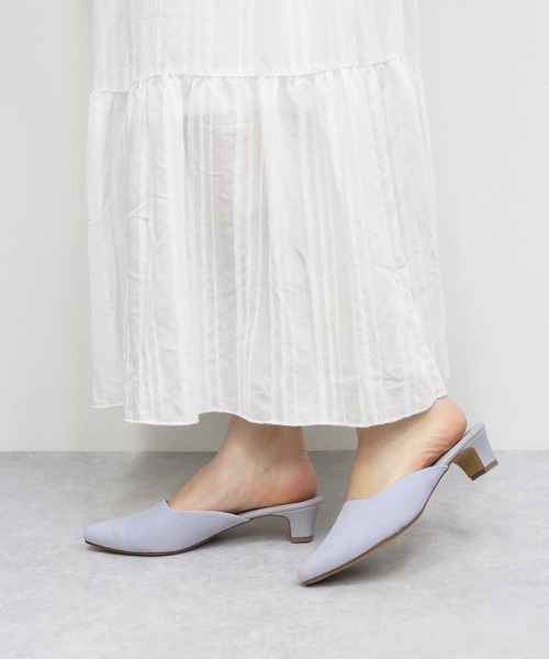 chocolates（チョコラテス）の「アーモンドトゥミュール【日本製】（パンプス・レディース・ブラック/ブルー/グレイッシュベージュ・24cm/22cm/23cm/22.5cm/24.5cm/25cm/23.5cm）」の17枚目の写真