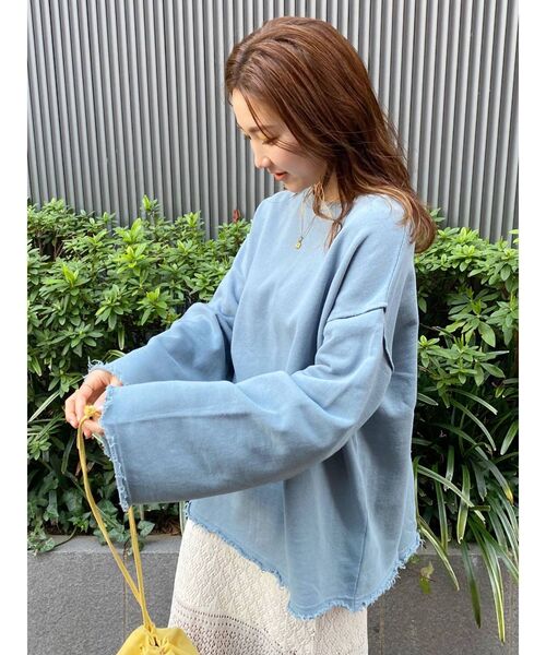 Ungrid（アングリッド）の「ダメージバックスリットスウェット（スウェット・レディース・チャコールグレー/ベージュ/オフホワイト/ブルー・FREE）」の4枚目の写真