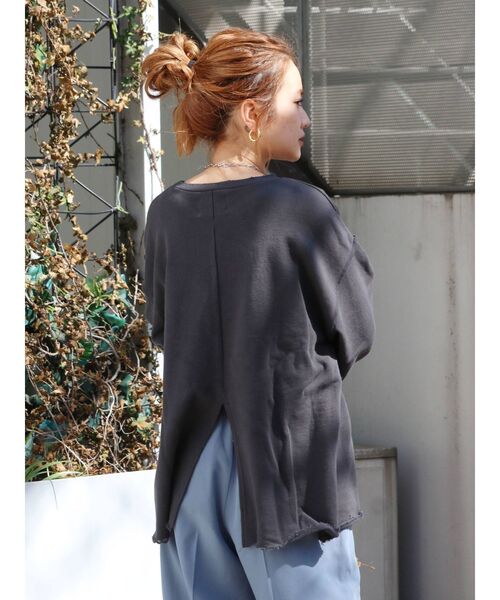 Ungrid（アングリッド）の「ダメージバックスリットスウェット（スウェット・レディース・チャコールグレー/ベージュ/オフホワイト/ブルー・FREE）」の11枚目の写真