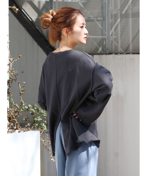 Ungrid（アングリッド）の「ダメージバックスリットスウェット（スウェット・レディース・チャコールグレー/ベージュ/オフホワイト/ブルー・FREE）」の9枚目の写真