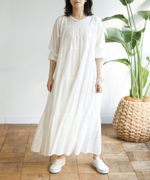 Auntie Rosa Holiday(アンティローザホリデー)の「ティアードロングワンピース(ワンピース・レディース・ブラック/オフホワイト/ブルー/ライトグリーン・FREE)」の1枚目の写真