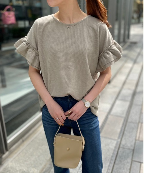 DAIS-Y(デイジー)の「ワッフル地袖フリルTシャツ(Tシャツ/カットソー・レディース・ホワイト/ブラック/ベージュ/モカ・FREE)」の4枚目の写真