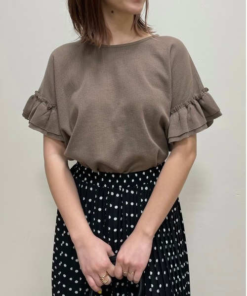 DAIS-Y(デイジー)の「ワッフル地袖フリルTシャツ(Tシャツ/カットソー・レディース・ホワイト/ブラック/ベージュ/モカ・FREE)」の3枚目の写真